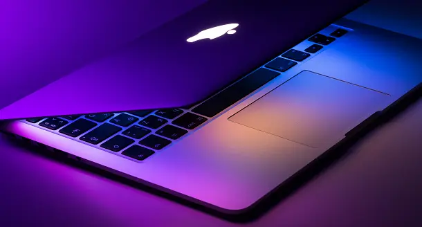 Why do students prefer Mac over any other laptop